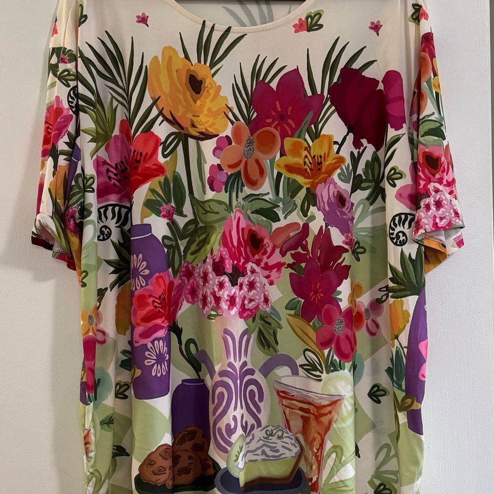 Antthony Original Floral Whimsical Top